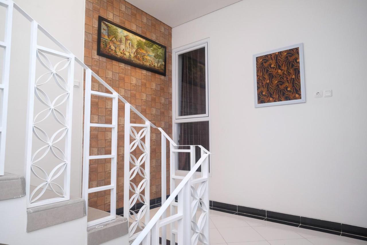 Reddoorz Syariah @ Tlogosari Semarang Hotel Alastuwo Ngoại thất bức ảnh