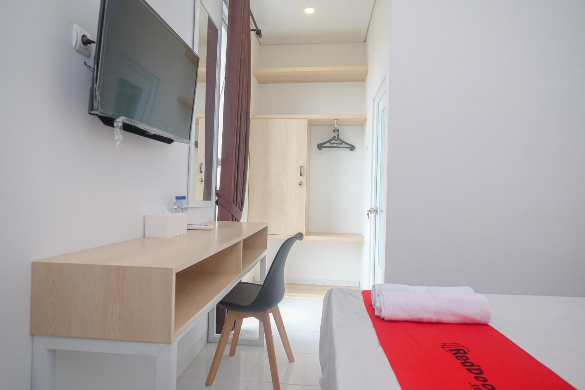 Reddoorz Syariah @ Tlogosari Semarang Hotel Alastuwo Ngoại thất bức ảnh